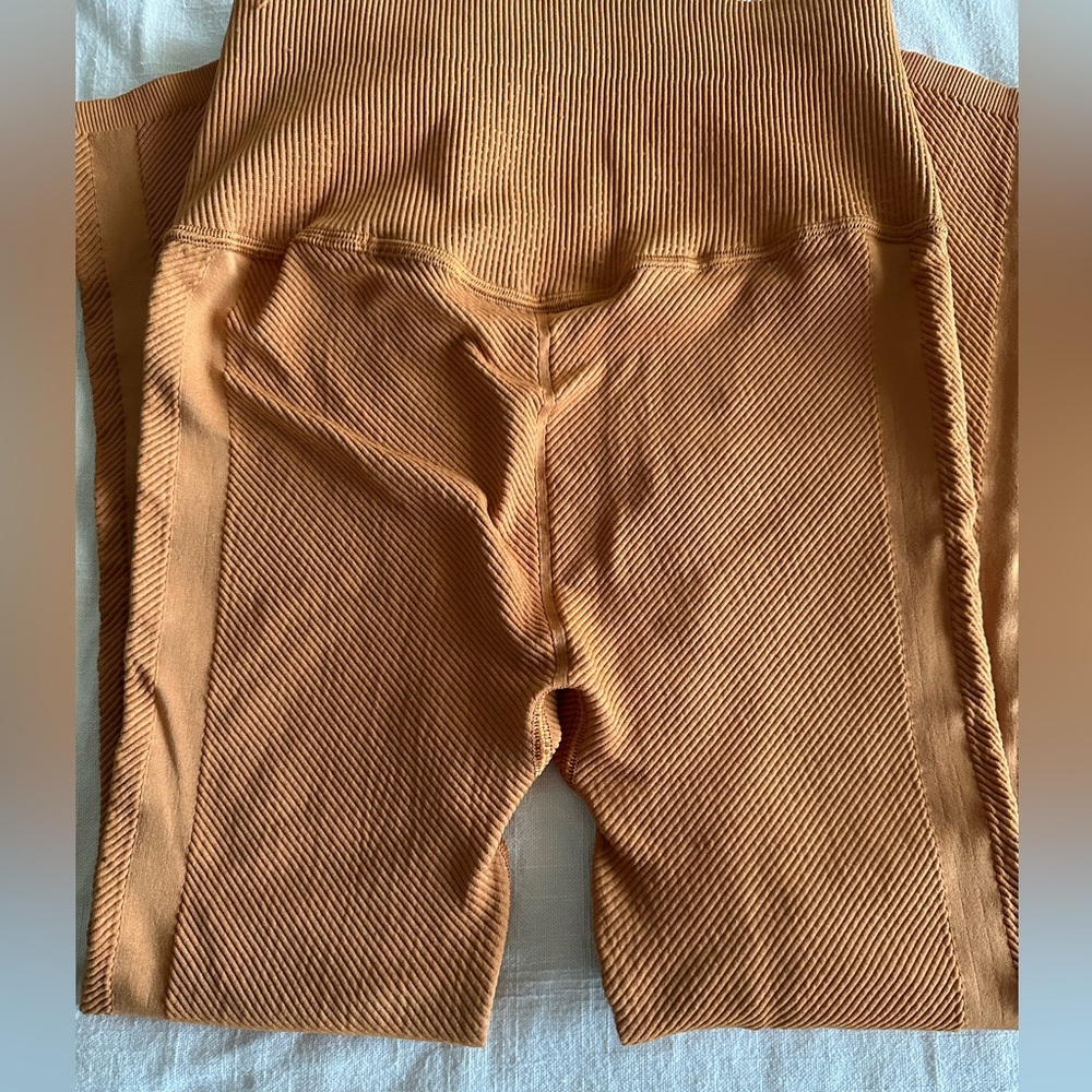 NWOT•FREE PEOPLE X FP MOVEMENT• Women’s “Free Throw” Leggings Size Small - Picture 4 of 7